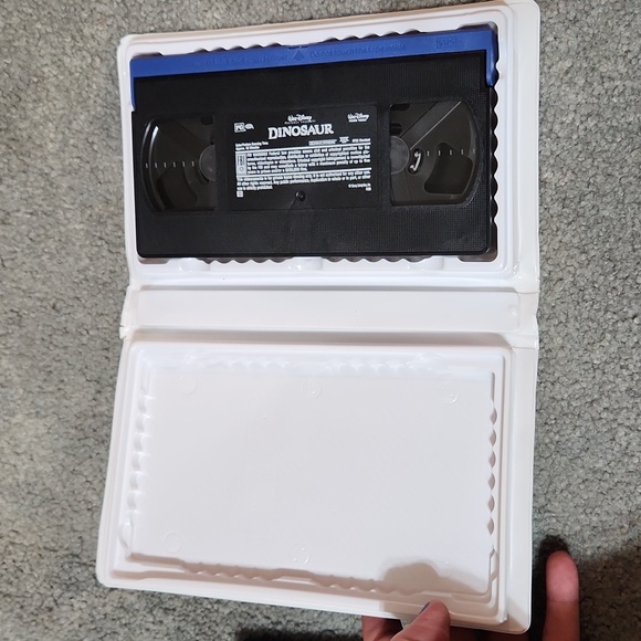 Walt Disney Dinosaur vhs hard case vintage - Picture 3 of 3